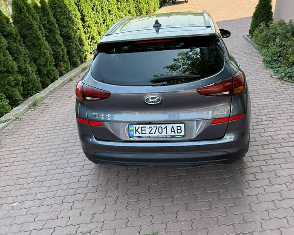 Серый Хендай Туксон, объемом двигателя 2 л и пробегом 157 тыс. км за 22500 $, фото 5 на Automoto.ua