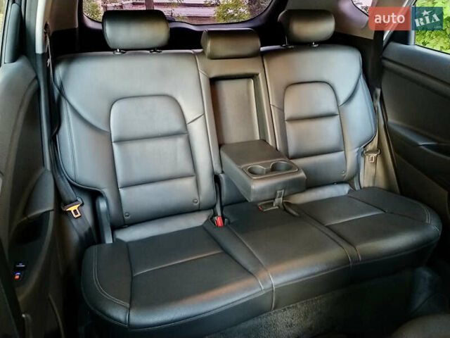 Серый Хендай Туксон, объемом двигателя 2 л и пробегом 97 тыс. км за 21888 $, фото 18 на Automoto.ua