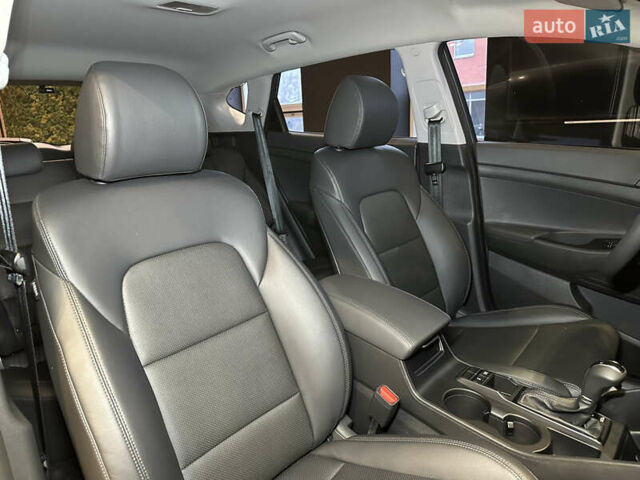 Серый Хендай Туксон, объемом двигателя 1.6 л и пробегом 147 тыс. км за 20500 $, фото 46 на Automoto.ua