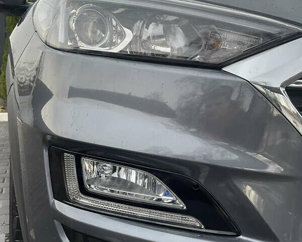 Серый Хендай Туксон, объемом двигателя 2 л и пробегом 140 тыс. км за 19700 $, фото 5 на Automoto.ua