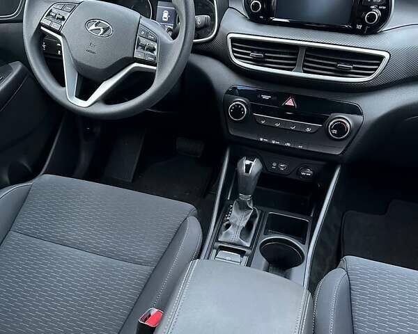 Сірий Хендай Туксон, об'ємом двигуна 2 л та пробігом 120 тис. км за 15999 $, фото 15 на Automoto.ua