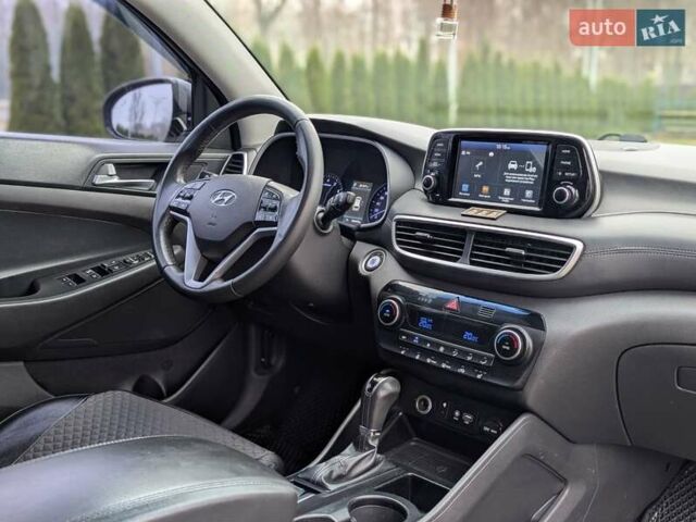 Серый Хендай Туксон, объемом двигателя 2 л и пробегом 204 тыс. км за 17500 $, фото 12 на Automoto.ua