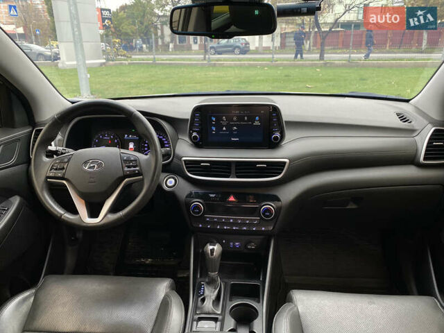 Серый Хендай Туксон, объемом двигателя 2 л и пробегом 73 тыс. км за 22400 $, фото 20 на Automoto.ua