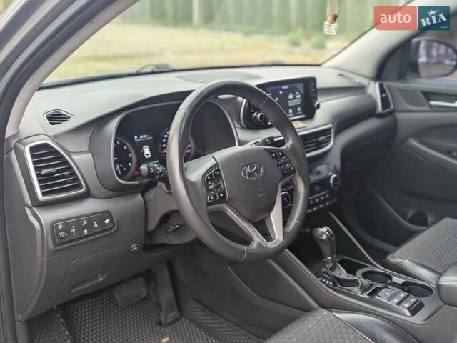 Серый Хендай Туксон, объемом двигателя 2 л и пробегом 204 тыс. км за 17500 $, фото 13 на Automoto.ua