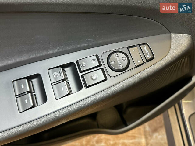 Серый Хендай Туксон, объемом двигателя 1.6 л и пробегом 147 тыс. км за 20500 $, фото 17 на Automoto.ua