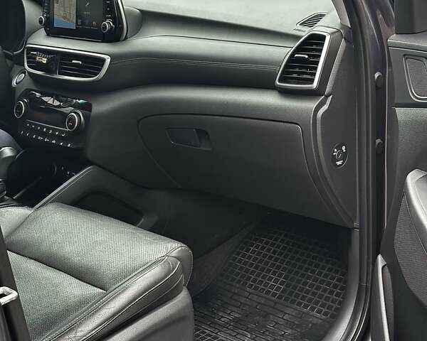 Серый Хендай Туксон, объемом двигателя 1.6 л и пробегом 168 тыс. км за 22000 $, фото 5 на Automoto.ua