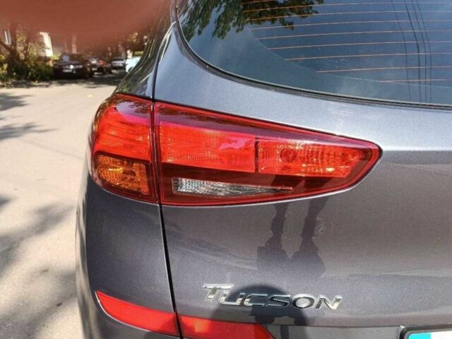 Серый Хендай Туксон, объемом двигателя 2 л и пробегом 53 тыс. км за 22300 $, фото 1 на Automoto.ua