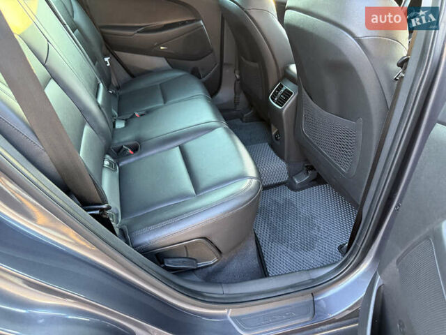 Серый Хендай Туксон, объемом двигателя 1.6 л и пробегом 214 тыс. км за 21000 $, фото 72 на Automoto.ua