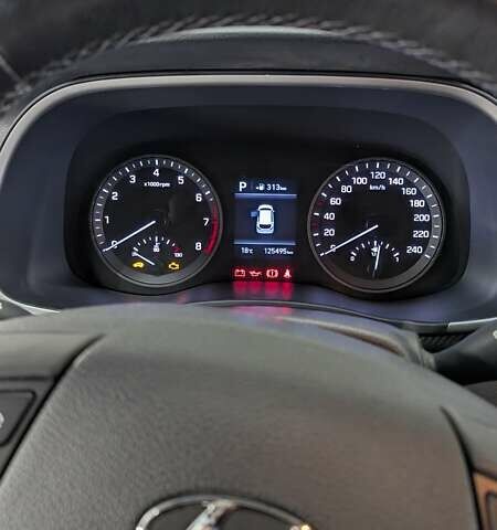 Сірий Хендай Туксон, об'ємом двигуна 2 л та пробігом 125 тис. км за 18000 $, фото 5 на Automoto.ua