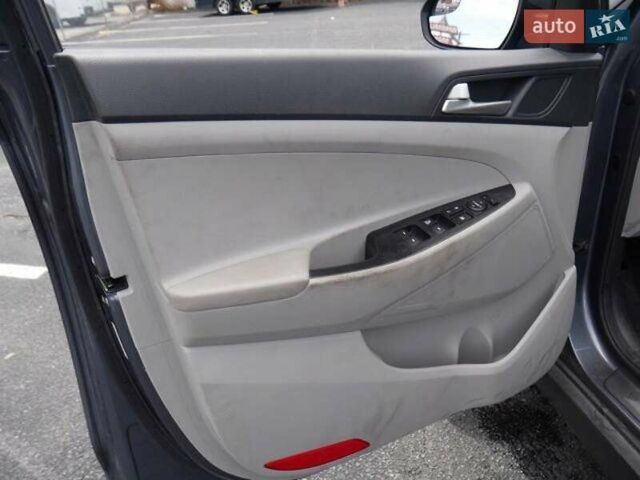 Сірий Хендай Туксон, об'ємом двигуна 2.4 л та пробігом 103 тис. км за 3100 $, фото 19 на Automoto.ua