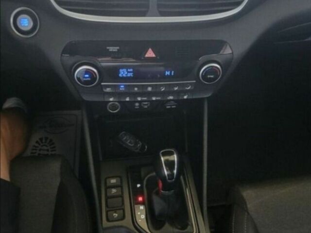 Сірий Хендай Туксон, об'ємом двигуна 2 л та пробігом 200 тис. км за 20000 $, фото 4 на Automoto.ua