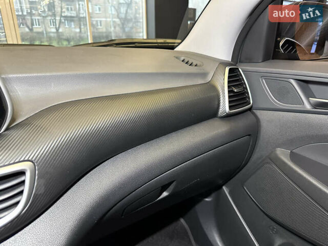 Серый Хендай Туксон, объемом двигателя 1.6 л и пробегом 147 тыс. км за 20500 $, фото 26 на Automoto.ua