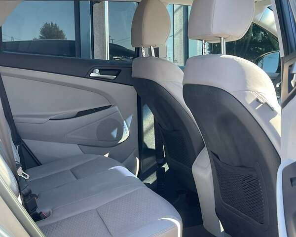 Сірий Хендай Туксон, об'ємом двигуна 2.4 л та пробігом 181 тис. км за 15300 $, фото 16 на Automoto.ua