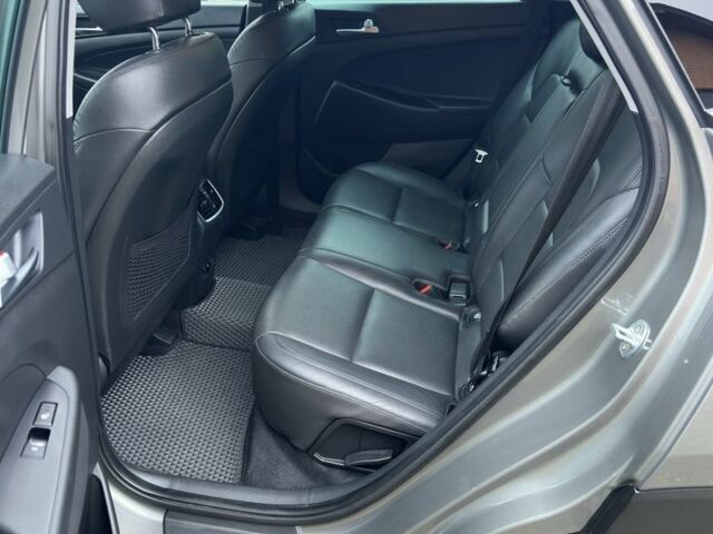 Сірий Хендай Туксон, об'ємом двигуна 2 л та пробігом 103 тис. км за 24700 $, фото 7 на Automoto.ua