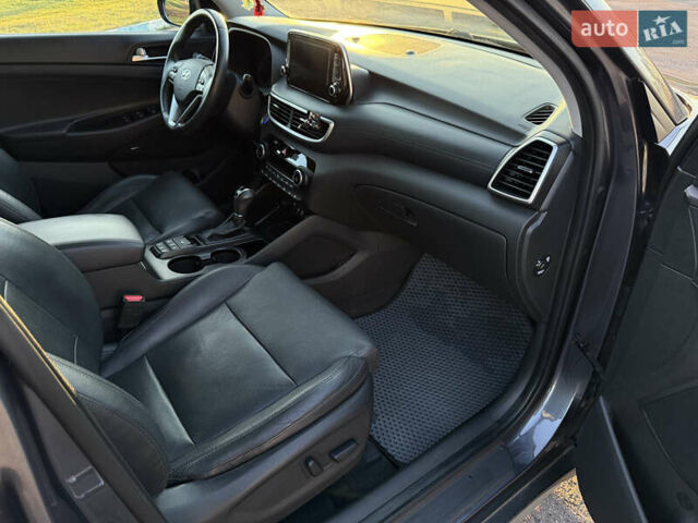 Серый Хендай Туксон, объемом двигателя 1.6 л и пробегом 214 тыс. км за 21000 $, фото 43 на Automoto.ua