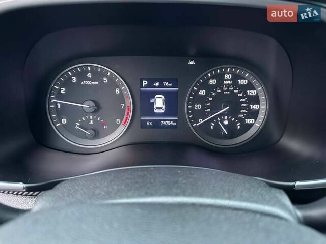 Сірий Хендай Туксон, об'ємом двигуна 2 л та пробігом 120 тис. км за 15999 $, фото 11 на Automoto.ua