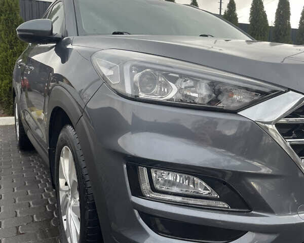 Серый Хендай Туксон, объемом двигателя 2 л и пробегом 140 тыс. км за 19700 $, фото 1 на Automoto.ua