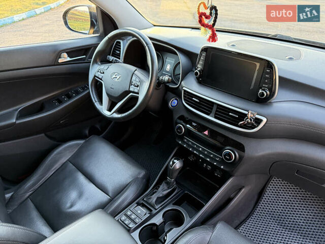 Серый Хендай Туксон, объемом двигателя 1.6 л и пробегом 214 тыс. км за 21000 $, фото 47 на Automoto.ua