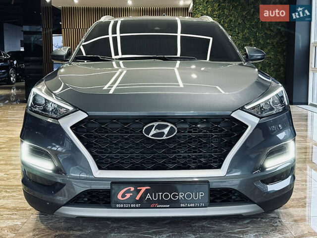 Серый Хендай Туксон, объемом двигателя 1.6 л и пробегом 147 тыс. км за 20500 $, фото 1 на Automoto.ua