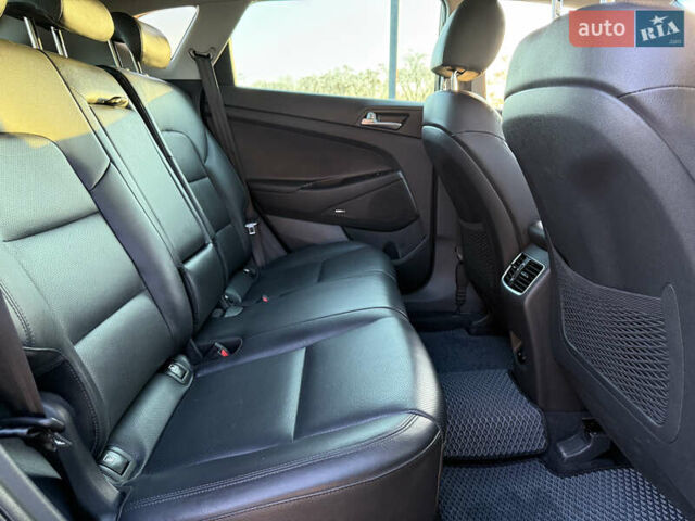 Серый Хендай Туксон, объемом двигателя 1.6 л и пробегом 214 тыс. км за 21000 $, фото 73 на Automoto.ua