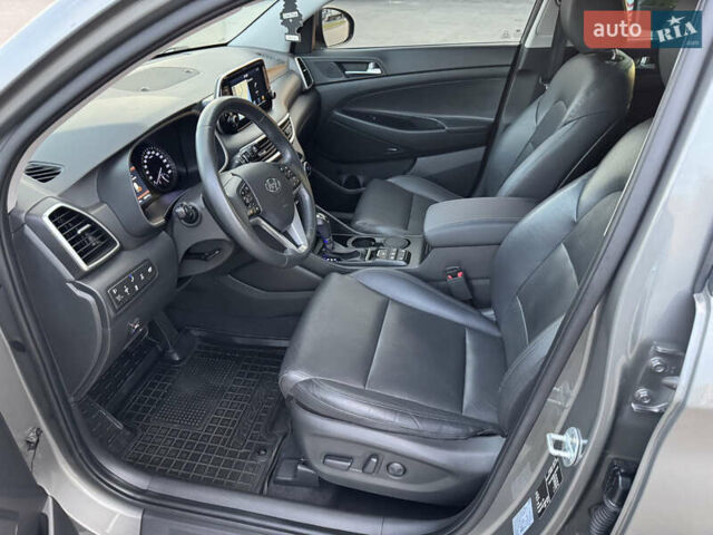 Серый Хендай Туксон, объемом двигателя 2 л и пробегом 130 тыс. км за 22700 $, фото 32 на Automoto.ua