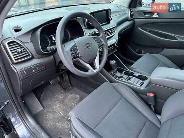 Сірий Хендай Туксон, об'ємом двигуна 2 л та пробігом 120 тис. км за 15999 $, фото 12 на Automoto.ua