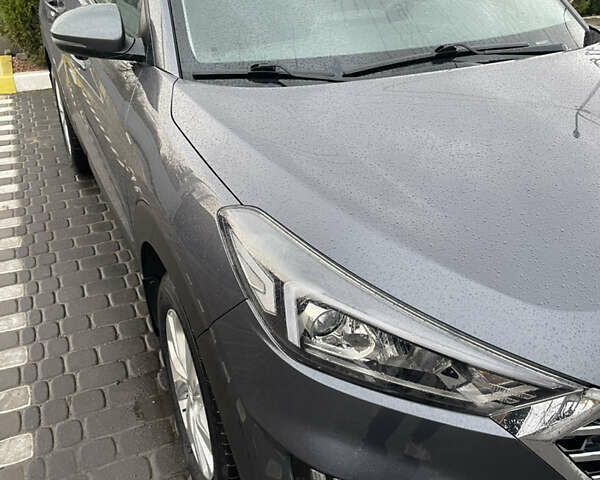 Серый Хендай Туксон, объемом двигателя 2 л и пробегом 140 тыс. км за 19700 $, фото 12 на Automoto.ua