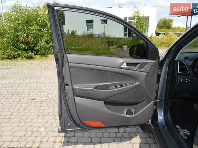 Серый Хендай Туксон, объемом двигателя 2 л и пробегом 168 тыс. км за 16500 $, фото 10 на Automoto.ua