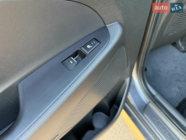 Серый Хендай Туксон, объемом двигателя 1.6 л и пробегом 214 тыс. км за 21000 $, фото 65 на Automoto.ua