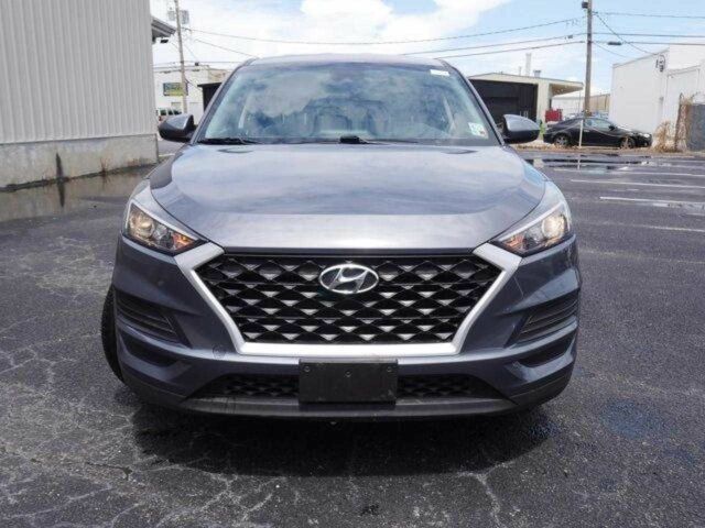 Серый Хендай Туксон, объемом двигателя 2 л и пробегом 149 тыс. км за 15000 $, фото 1 на Automoto.ua