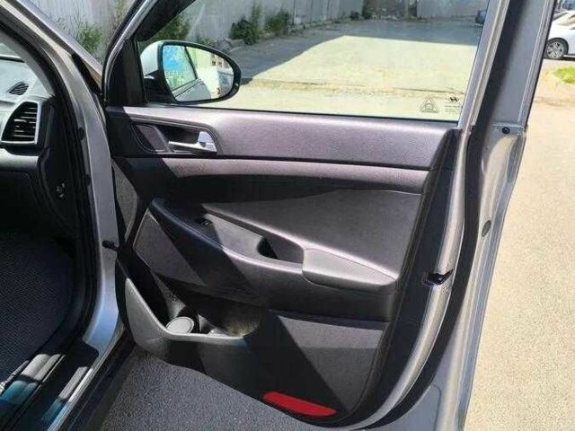 Сірий Хендай Туксон, об'ємом двигуна 2.4 л та пробігом 71 тис. км за 14000 $, фото 7 на Automoto.ua