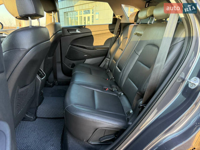 Серый Хендай Туксон, объемом двигателя 1.6 л и пробегом 214 тыс. км за 21000 $, фото 66 на Automoto.ua