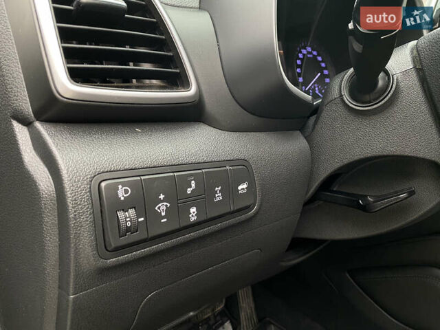 Серый Хендай Туксон, объемом двигателя 2 л и пробегом 73 тыс. км за 22400 $, фото 27 на Automoto.ua