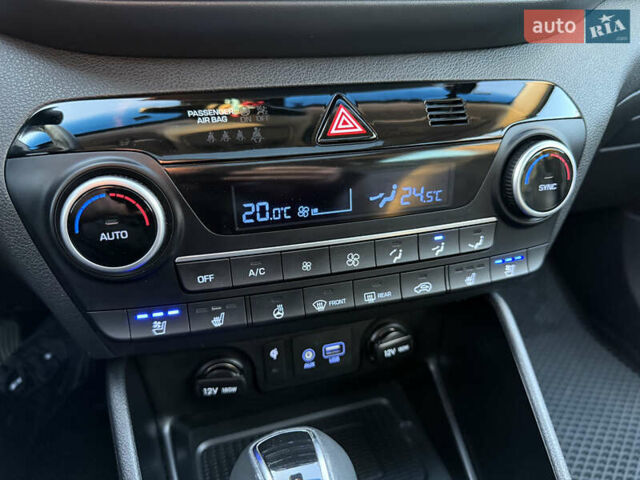 Серый Хендай Туксон, объемом двигателя 1.6 л и пробегом 214 тыс. км за 21000 $, фото 90 на Automoto.ua