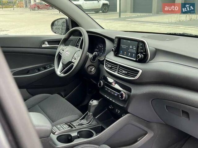 Сірий Хендай Туксон, об'ємом двигуна 2 л та пробігом 124 тис. км за 16480 $, фото 22 на Automoto.ua