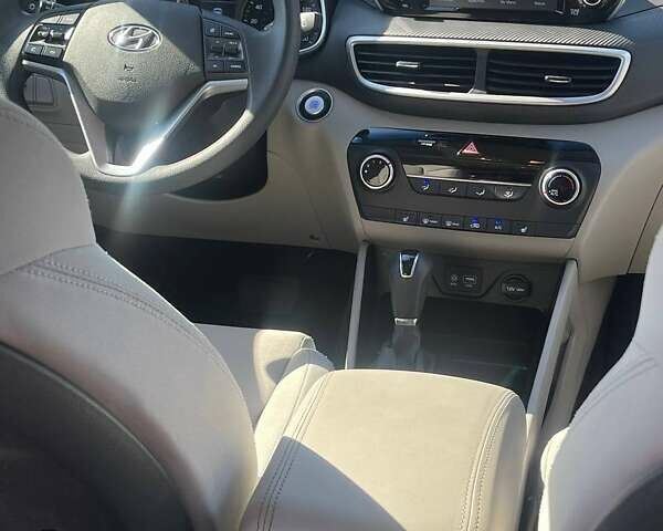 Сірий Хендай Туксон, об'ємом двигуна 2.4 л та пробігом 181 тис. км за 15300 $, фото 14 на Automoto.ua