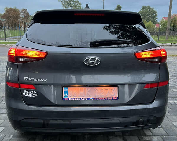 Серый Хендай Туксон, объемом двигателя 2 л и пробегом 204 тыс. км за 17600 $, фото 5 на Automoto.ua