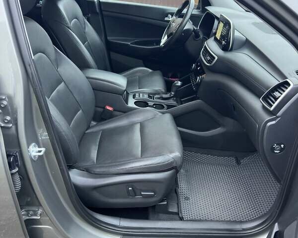 Сірий Хендай Туксон, об'ємом двигуна 2 л та пробігом 103 тис. км за 24700 $, фото 13 на Automoto.ua