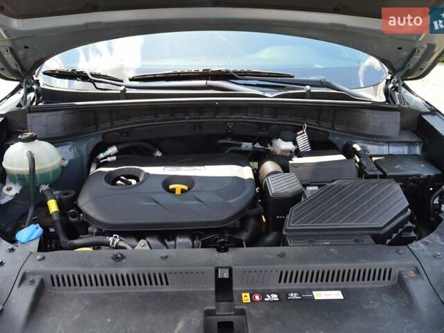 Серый Хендай Туксон, объемом двигателя 2 л и пробегом 168 тыс. км за 16500 $, фото 24 на Automoto.ua