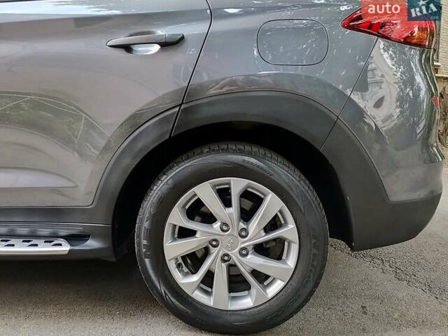 Серый Хендай Туксон, объемом двигателя 2 л и пробегом 97 тыс. км за 21888 $, фото 27 на Automoto.ua