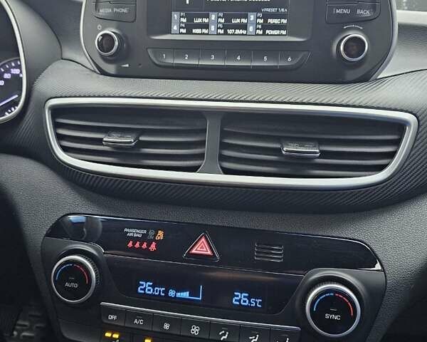 Сірий Хендай Туксон, об'ємом двигуна 2 л та пробігом 136 тис. км за 17300 $, фото 31 на Automoto.ua