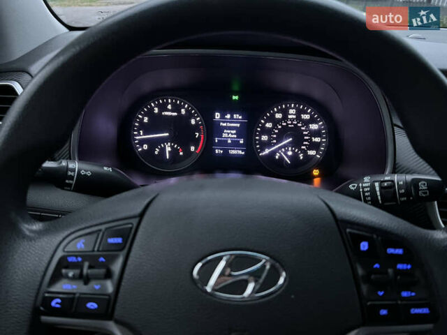Серый Хендай Туксон, объемом двигателя 2 л и пробегом 204 тыс. км за 17600 $, фото 16 на Automoto.ua