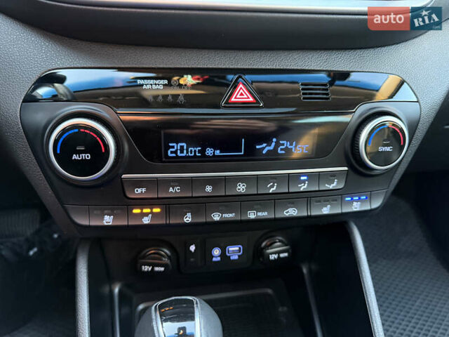 Серый Хендай Туксон, объемом двигателя 1.6 л и пробегом 214 тыс. км за 21000 $, фото 91 на Automoto.ua