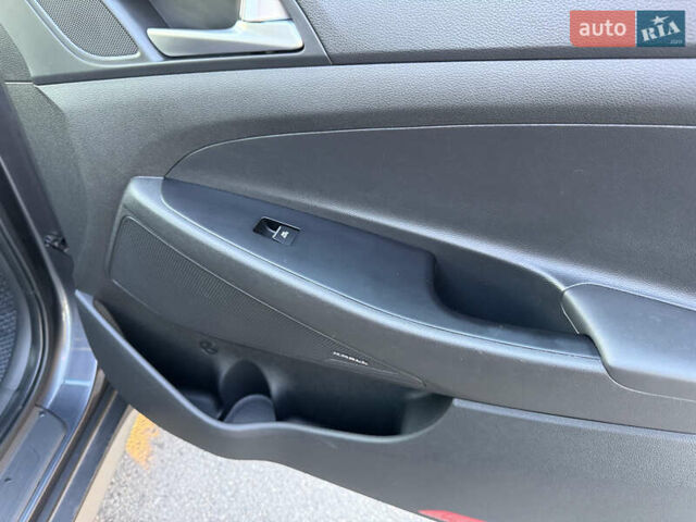 Серый Хендай Туксон, объемом двигателя 1.6 л и пробегом 214 тыс. км за 21000 $, фото 42 на Automoto.ua