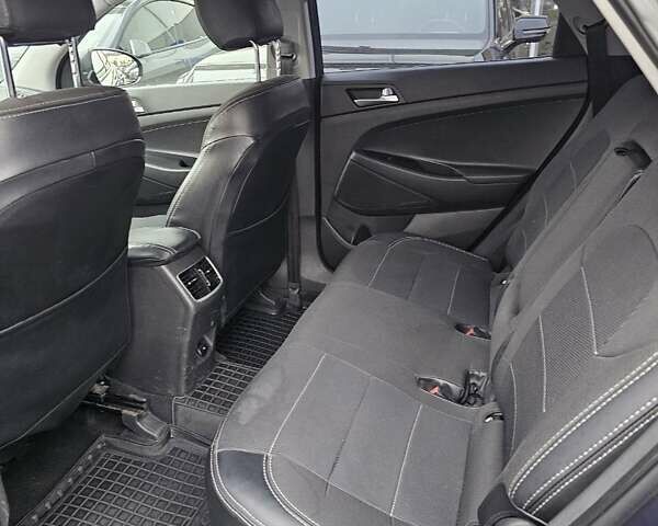 Сірий Хендай Туксон, об'ємом двигуна 2 л та пробігом 136 тис. км за 17300 $, фото 9 на Automoto.ua