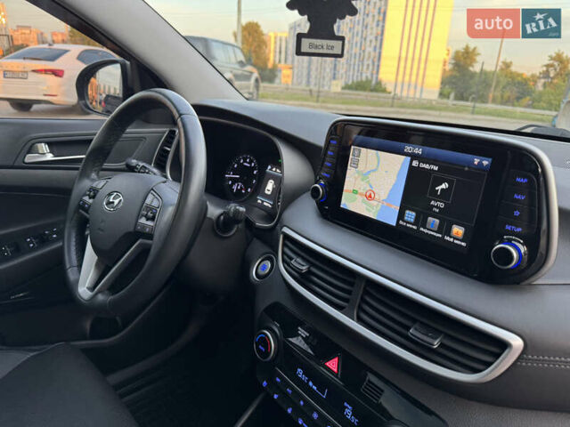 Серый Хендай Туксон, объемом двигателя 2 л и пробегом 130 тыс. км за 22700 $, фото 13 на Automoto.ua