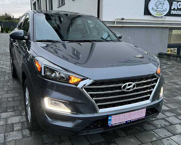 Серый Хендай Туксон, объемом двигателя 2 л и пробегом 204 тыс. км за 17600 $, фото 2 на Automoto.ua