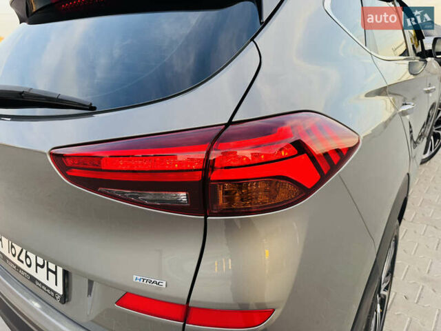 Серый Хендай Туксон, объемом двигателя 2 л и пробегом 130 тыс. км за 22700 $, фото 38 на Automoto.ua