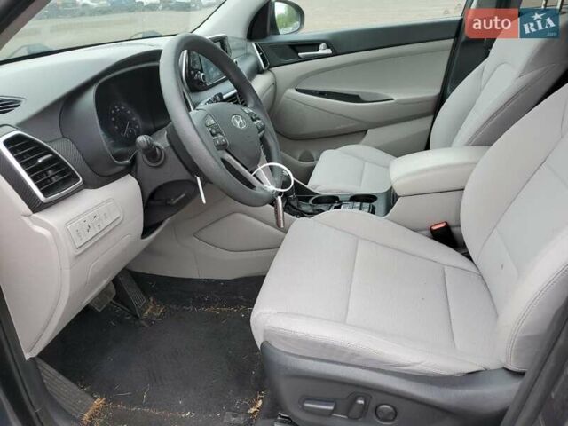 Сірий Хендай Туксон, об'ємом двигуна 2.4 л та пробігом 56 тис. км за 2600 $, фото 6 на Automoto.ua