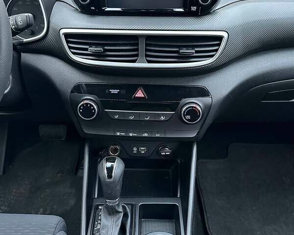 Серый Хендай Туксон, объемом двигателя 2 л и пробегом 120 тыс. км за 16500 $, фото 10 на Automoto.ua